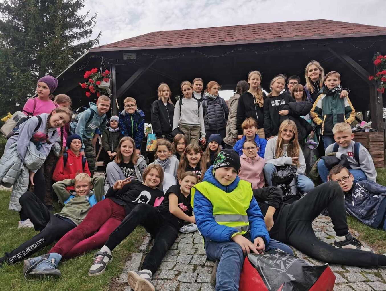 Wycieczka klasy 4e i 5d do Nadleśnictwa Różanna